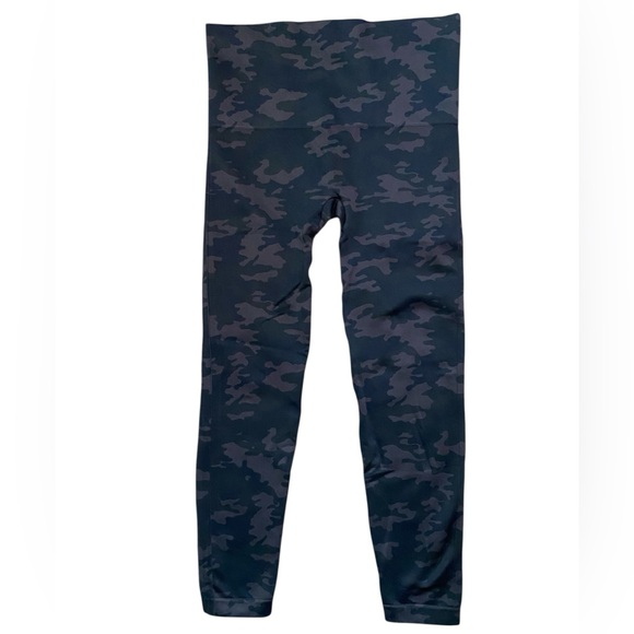 SPANX Look At Me Now Black Camo Legging - Picture 8 of 15